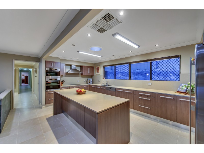 15 Melba Court, Mount Ommaney QLD 4074