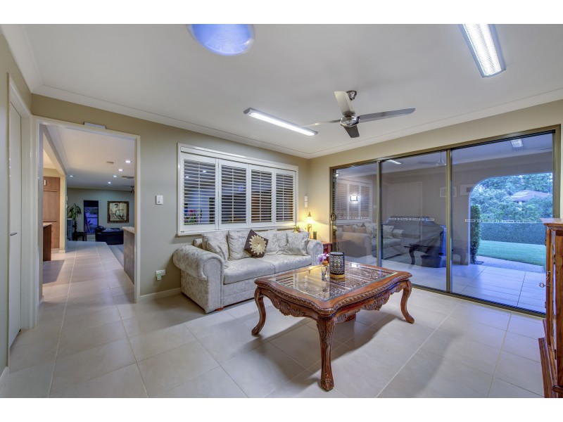 15 Melba Court, Mount Ommaney QLD 4074