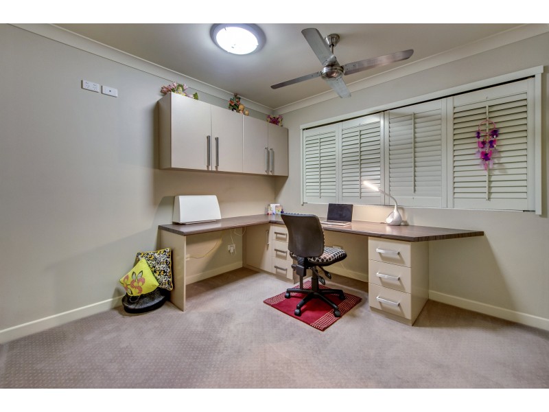 15 Melba Court, Mount Ommaney QLD 4074