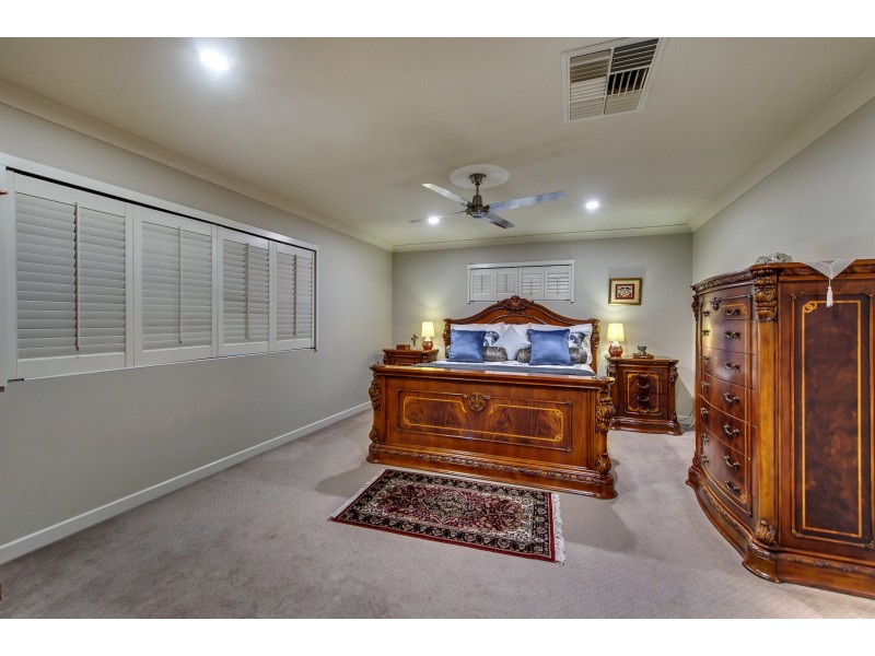 15 Melba Court, Mount Ommaney QLD 4074