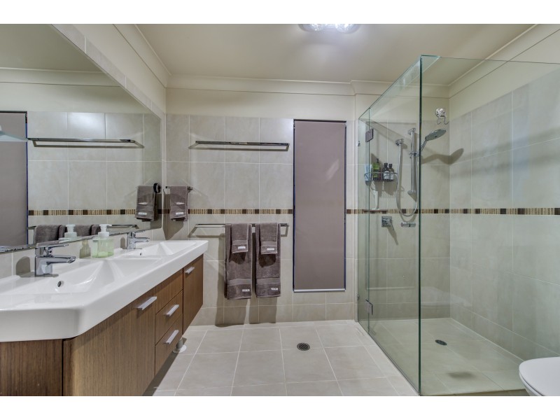 15 Melba Court, Mount Ommaney QLD 4074