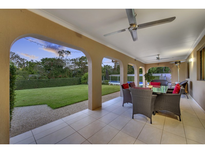 15 Melba Court, Mount Ommaney QLD 4074