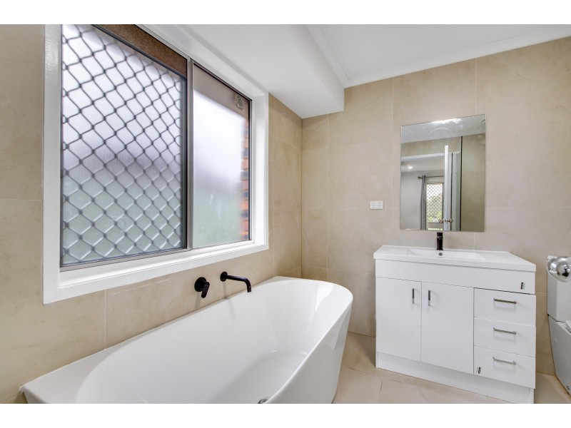 36 Lugano Street, Riverhills QLD 4074