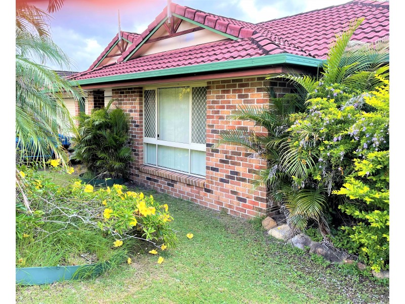 5 Lakeside Court, Forest Lake QLD 4078