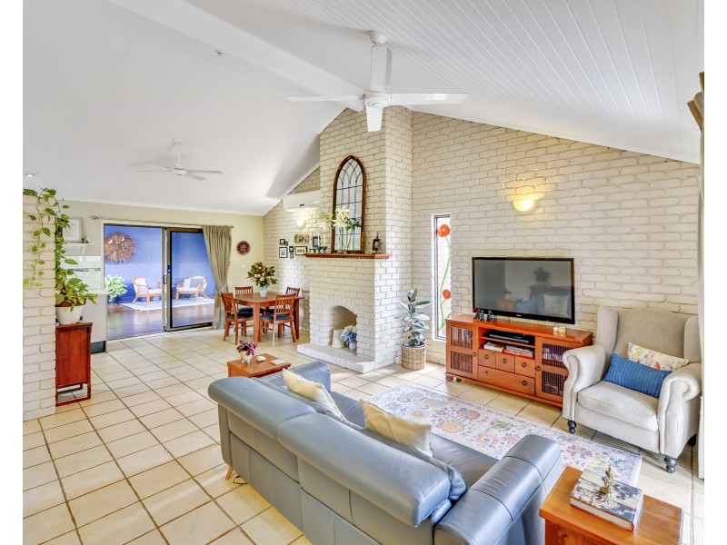 74 Hazelton Street, Riverhills QLD 4074