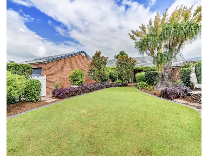 74 Hazelton Street, Riverhills QLD 4074