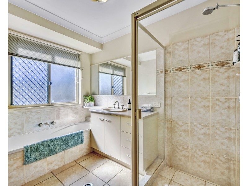 6 Axel Place, Sinnamon Park QLD 4073
