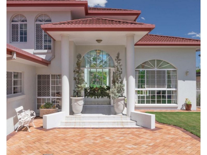 32 Newell Place, Westlake QLD 4074