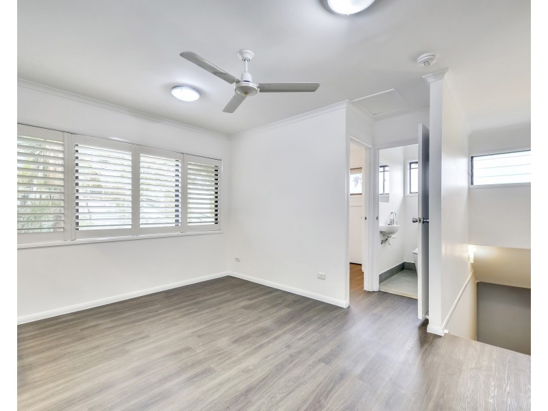 42 Chapel Hill Road, Chapel Hill QLD 4069