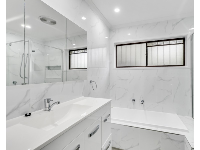 42 Chapel Hill Road, Chapel Hill QLD 4069