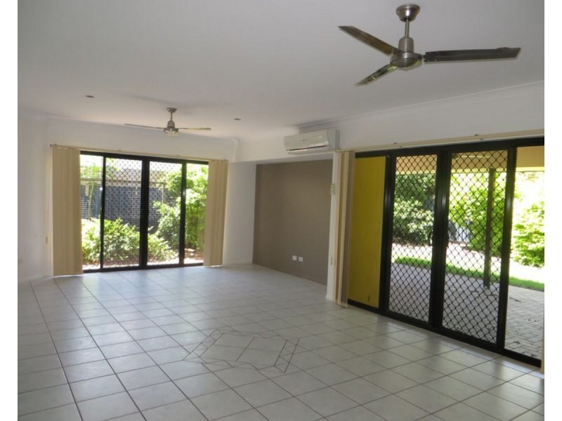 9 Brookeside Crescent, Seventeen Mile Rocks QLD 4073