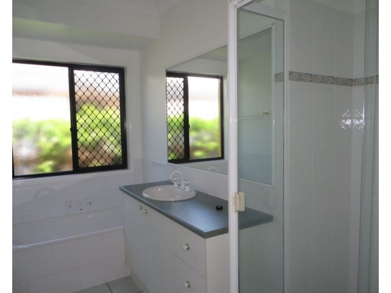 9 Brookeside Crescent, Seventeen Mile Rocks QLD 4073