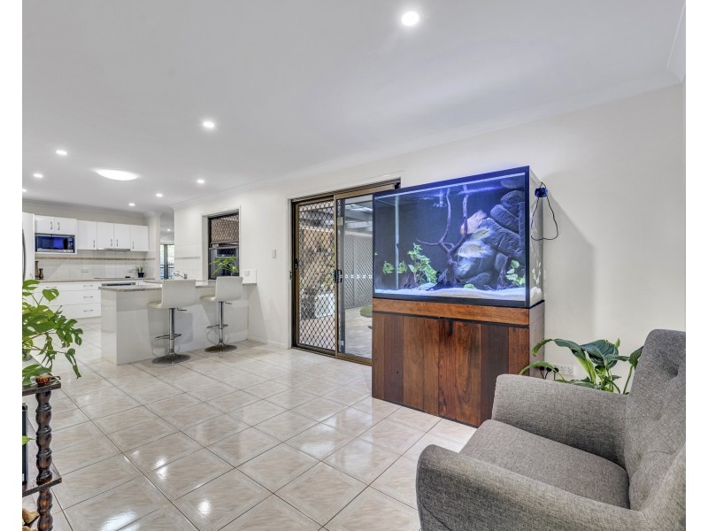81 Glen Ross Road, Sinnamon Park QLD 4073