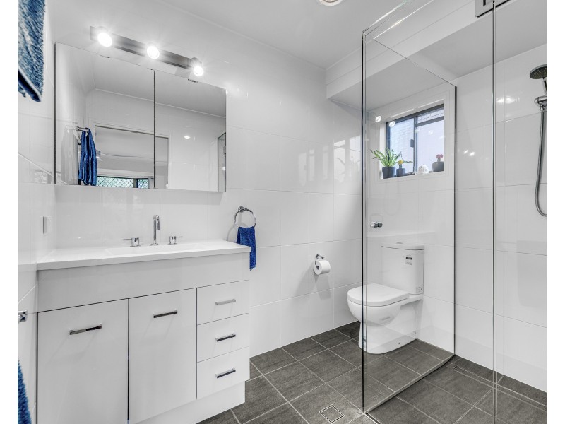 81 Glen Ross Road, Sinnamon Park QLD 4073