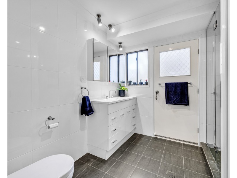 81 Glen Ross Road, Sinnamon Park QLD 4073