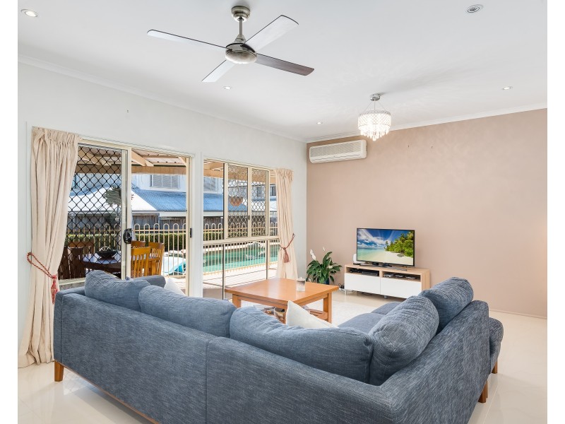 5 Cringle Place, Mount Ommaney QLD 4074