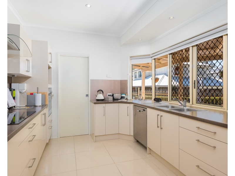 5 Cringle Place, Mount Ommaney QLD 4074