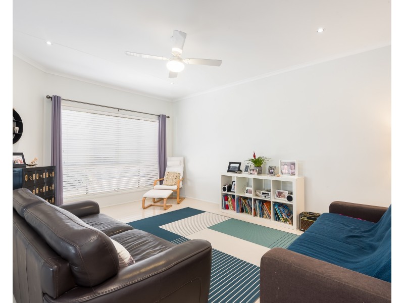 5 Cringle Place, Mount Ommaney QLD 4074