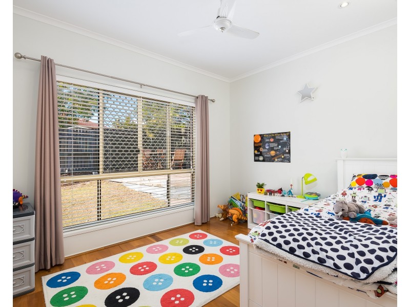 5 Cringle Place, Mount Ommaney QLD 4074