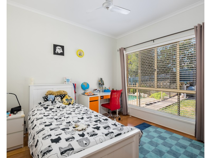 5 Cringle Place, Mount Ommaney QLD 4074