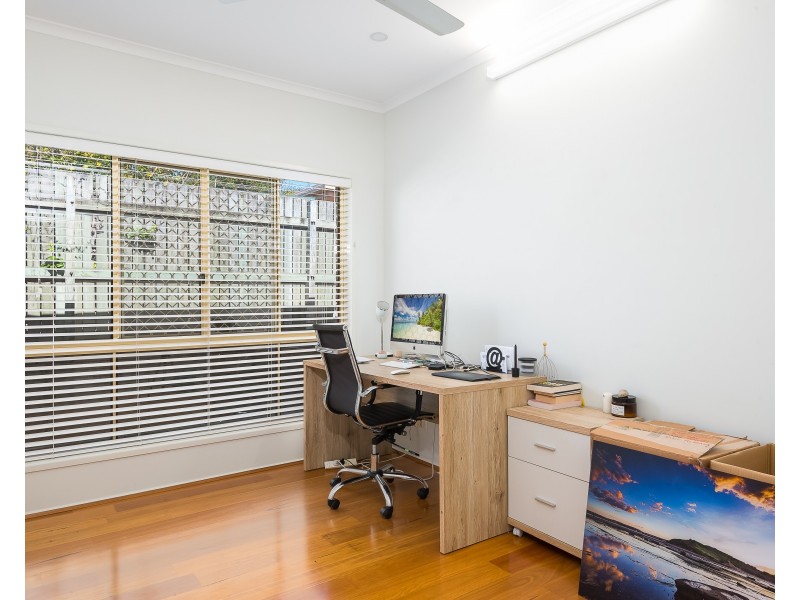 5 Cringle Place, Mount Ommaney QLD 4074