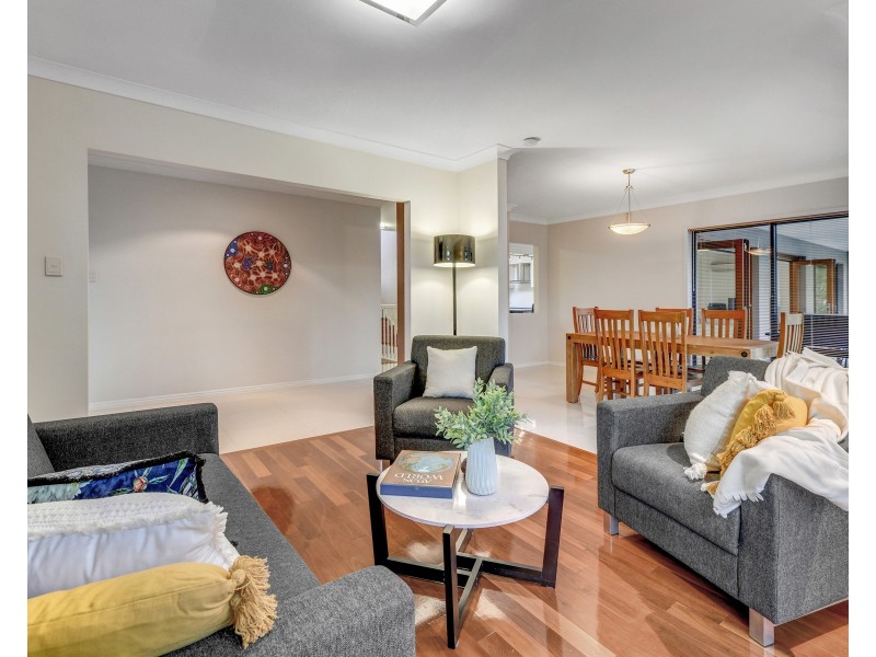 6 Bellambi Place, Westlake QLD 4074