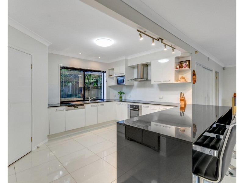 6 Bellambi Place, Westlake QLD 4074