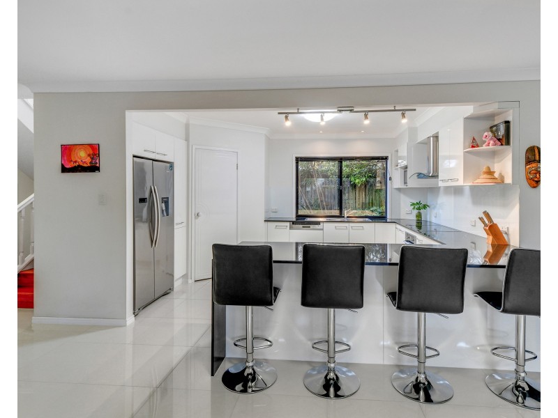 6 Bellambi Place, Westlake QLD 4074