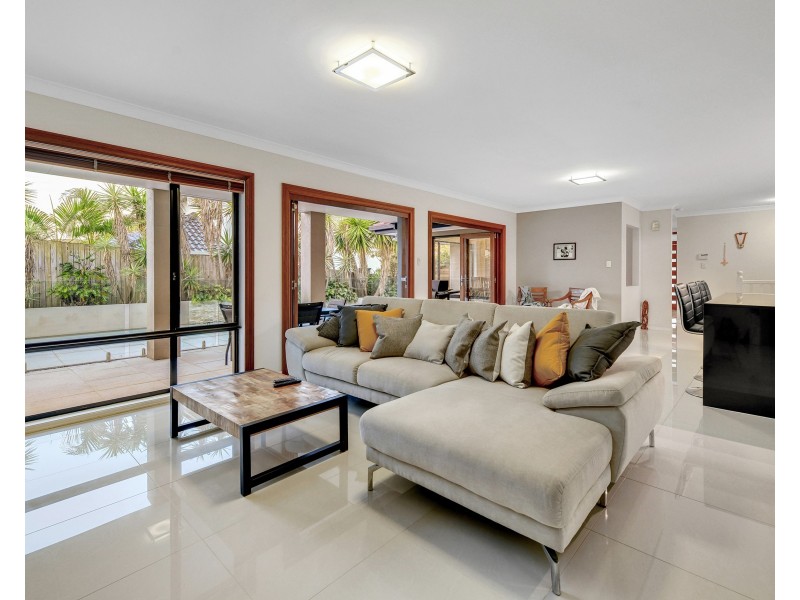 6 Bellambi Place, Westlake QLD 4074