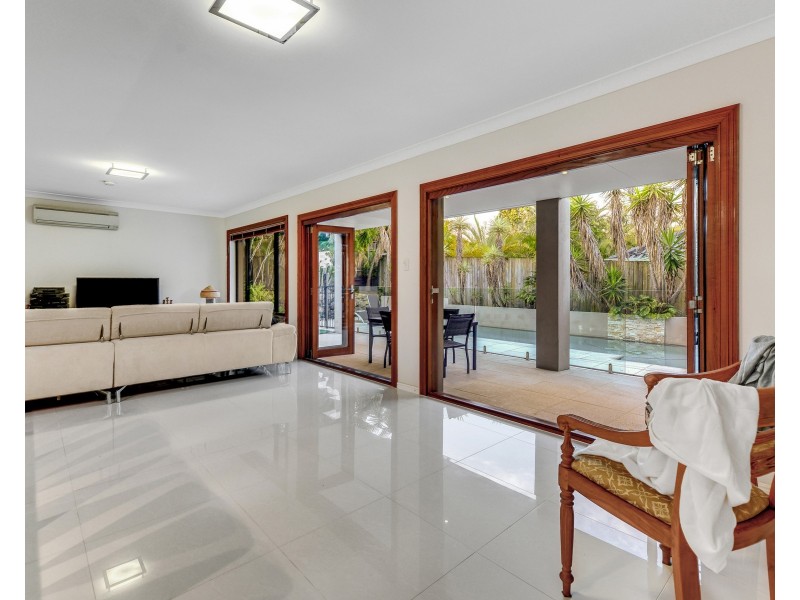 6 Bellambi Place, Westlake QLD 4074