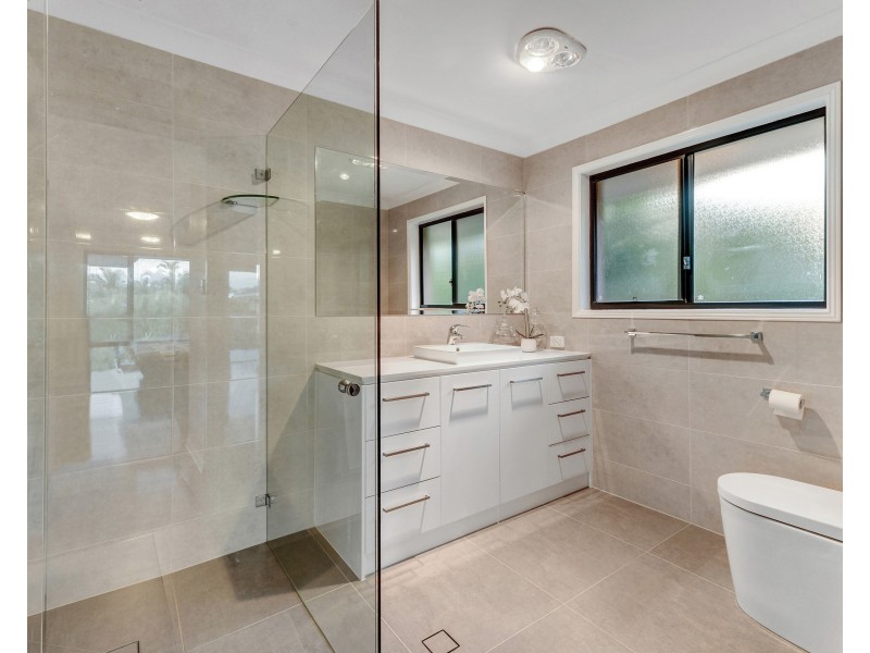 6 Bellambi Place, Westlake QLD 4074