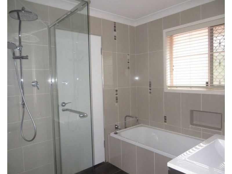 6 Cherry Close, Sinnamon Park QLD 4073