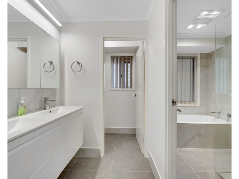 43 Riverhills Road, Middle Park QLD 4074