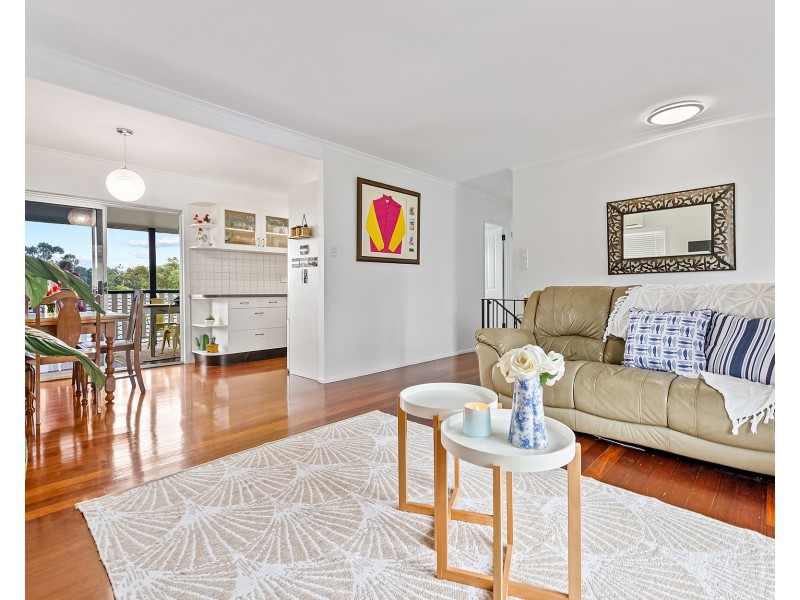16 Carlyle Street, Seventeen Mile Rocks QLD 4073