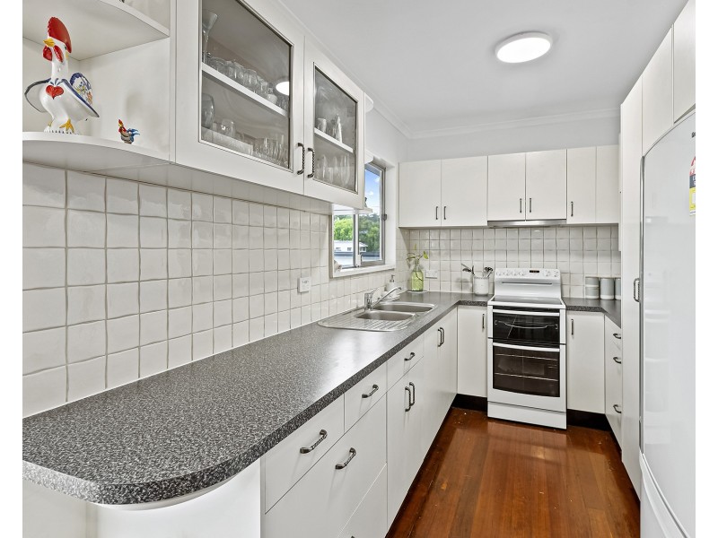 16 Carlyle Street, Seventeen Mile Rocks QLD 4073