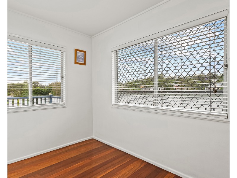 16 Carlyle Street, Seventeen Mile Rocks QLD 4073