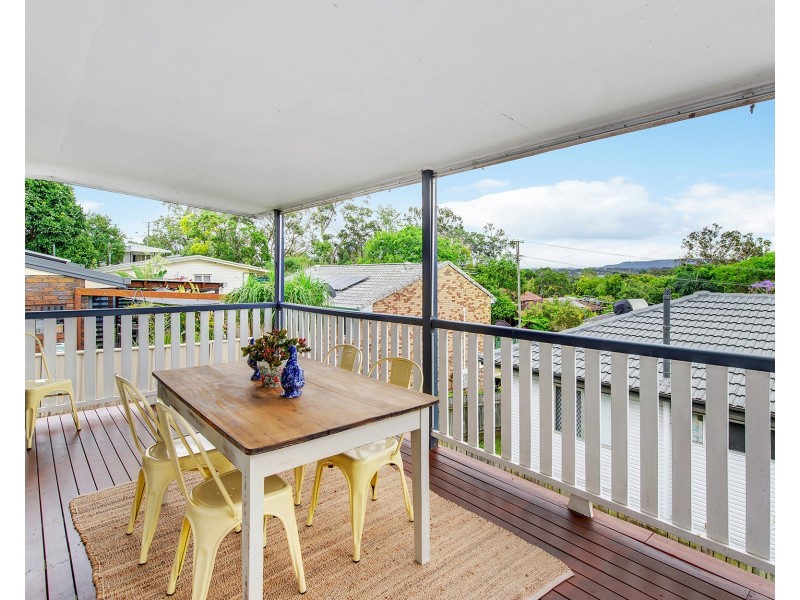 16 Carlyle Street, Seventeen Mile Rocks QLD 4073