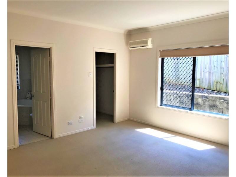 16 Jason Street, Sinnamon Park QLD 4073