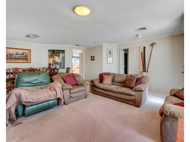 8 Avondale Road, Sinnamon Park QLD 4073