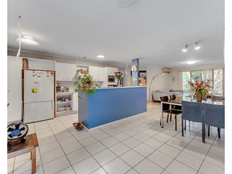 8 Avondale Road, Sinnamon Park QLD 4073