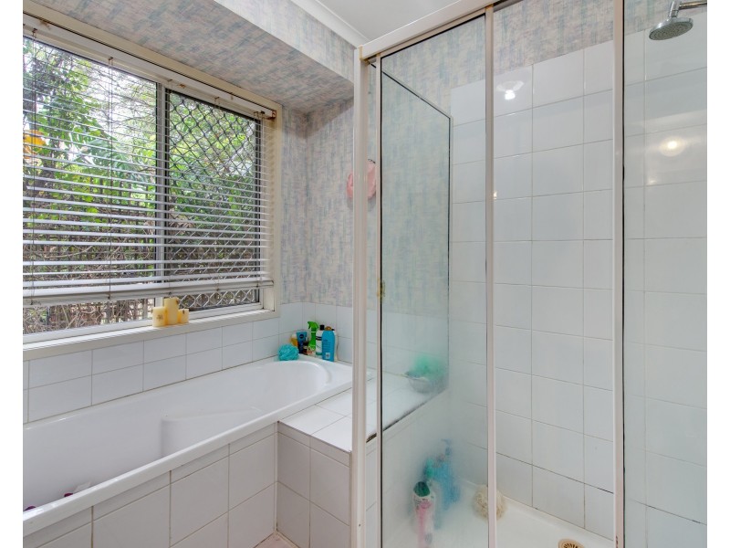 8 Avondale Road, Sinnamon Park QLD 4073