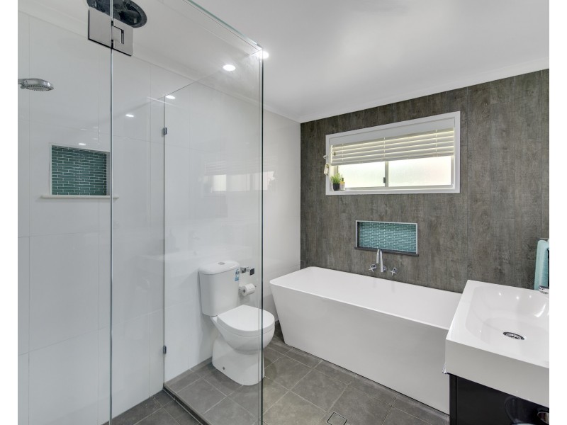 4 Aegean Close, Jamboree Heights QLD 4074