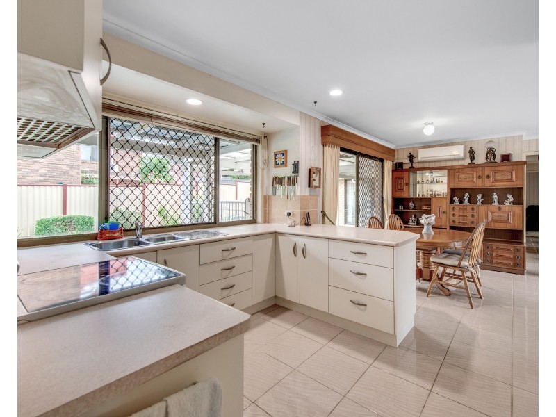 2 Lovell Court, Sinnamon Park QLD 4073