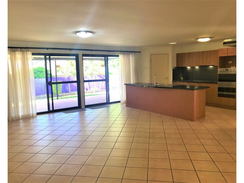 10 Columbus Place, Forest Lake QLD 4078