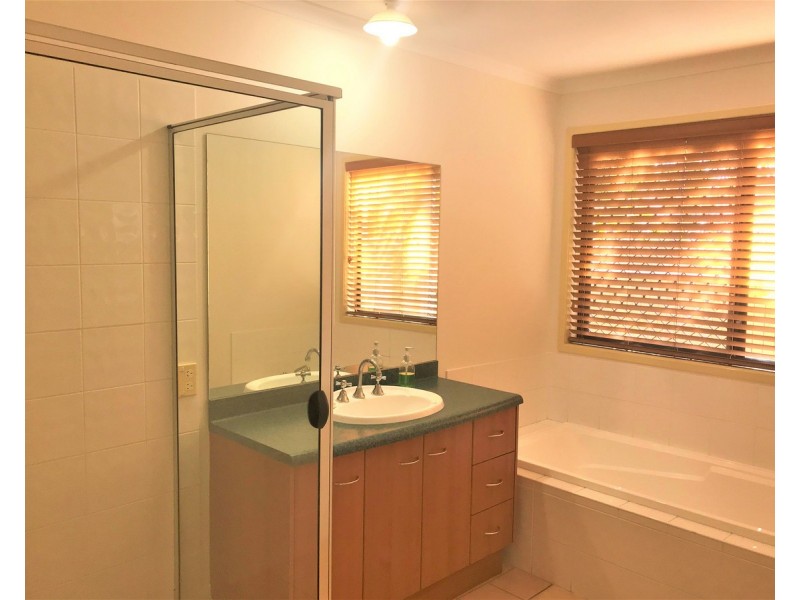 10 Columbus Place, Forest Lake QLD 4078