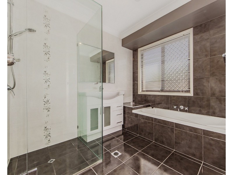 15 Sandalwood Street, Sinnamon Park QLD 4073