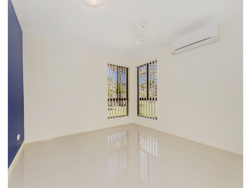 15 Sandalwood Street, Sinnamon Park QLD 4073