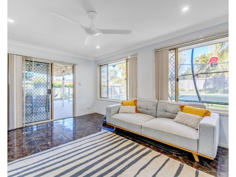 28 Paluna Street, Riverhills QLD 4074