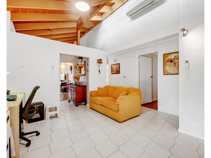 5 Eurabbie Street, Middle Park QLD 4074