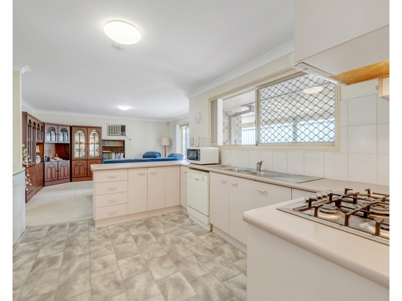 28 Banksia Circuit, Forest Lake QLD 4078